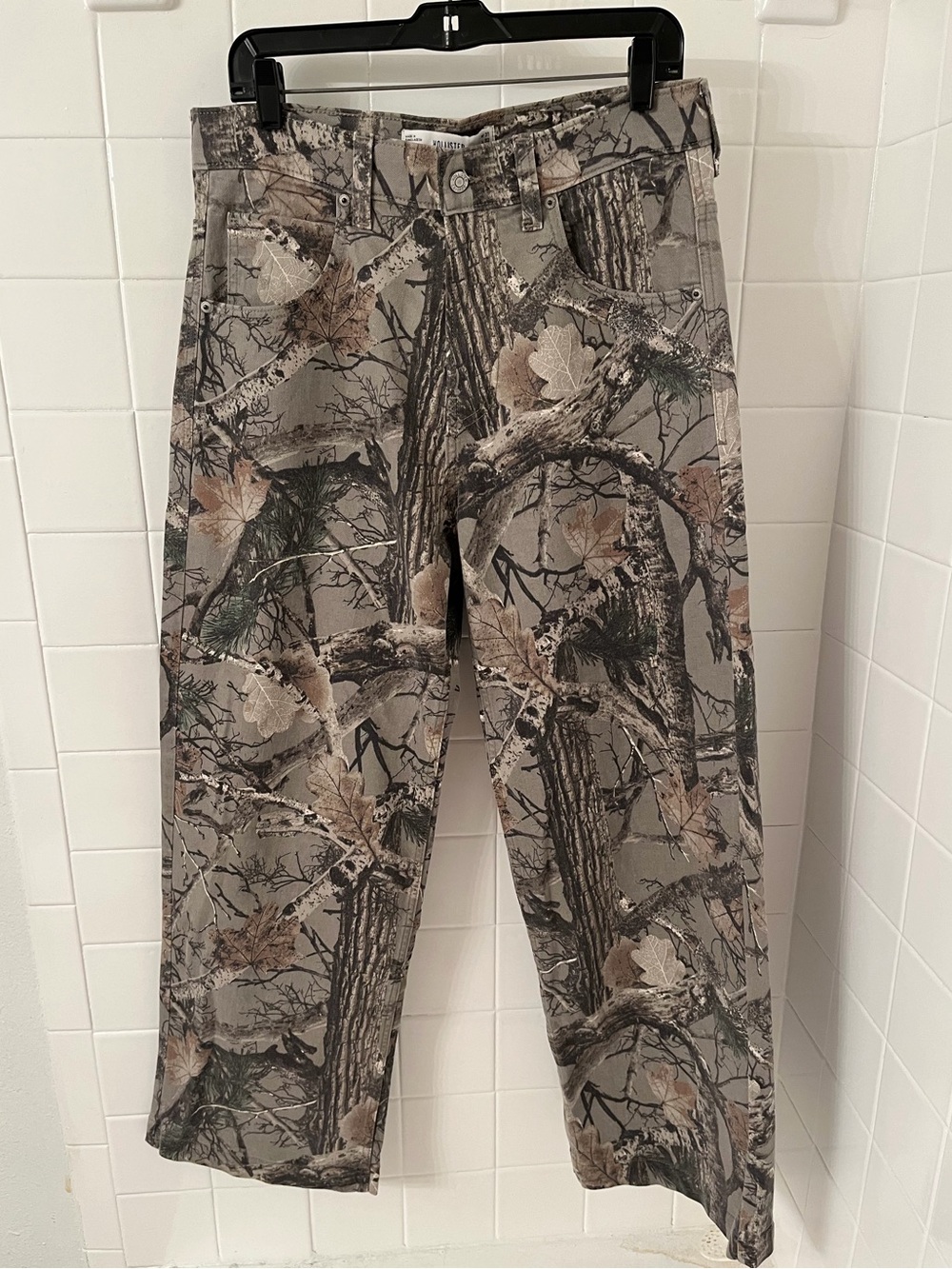 NWT! Hollister Baggy Camo Jeans